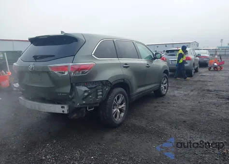 2015 Toyota Highlander Le Plus V6 z USA, uszkodzony, nr VIN 5TDBKRFH0FS156999